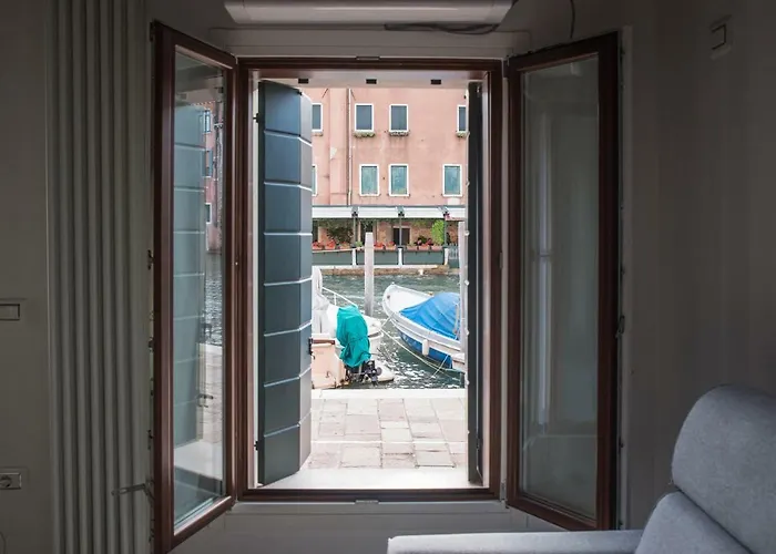 Venetian Mood Private